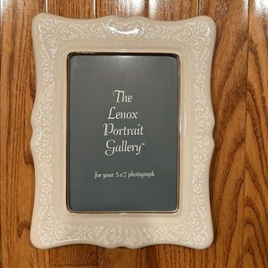 Lenox Ivory Floral Photo Frame - Portrait Gallery.  Includes gift box.